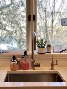 minimalist kitchen counter