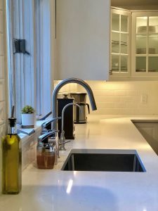 minimalist kitchen counter
